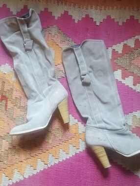 Women's Gray Suede Knee-High Heeled Boots Size 7